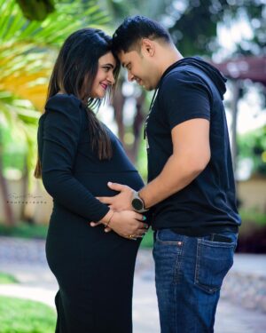 Elli Padhi Instagram - The single life was fun, married life is nice, but now comes the best adventure, becoming mom and dad🥰🥰 Can’t wait to meet our new Addition ❤️ Kindly keep ur love & blessings on 🥰🧿🙏🏻 Thank u @chiks_creatives @designer_jeet_official