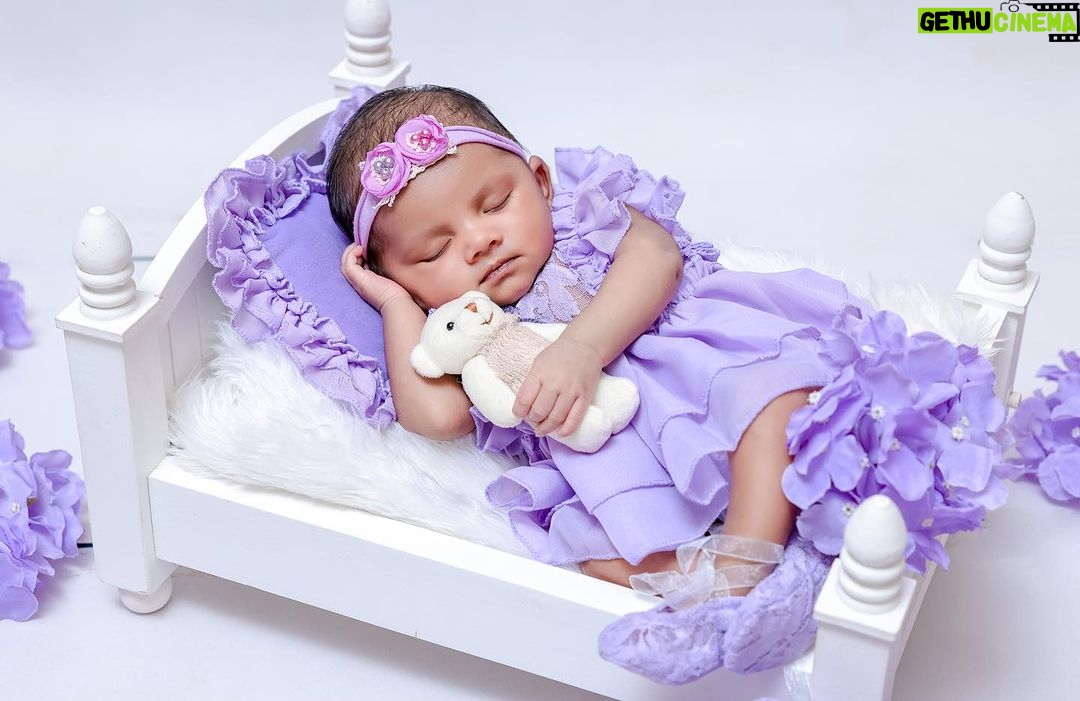 Elli Padhi - 14.6K Likes - The qutest, the littlest LOVE with a face as sweet as a dream. Our precious ❤️“Kritika”❤️has arrived, gracing our world with joy and endless love 💖🙍♀️🧿.😘
#kritikapanda#ellipadhi #elli’sdaughter specialThanks@thepalmstories 💗