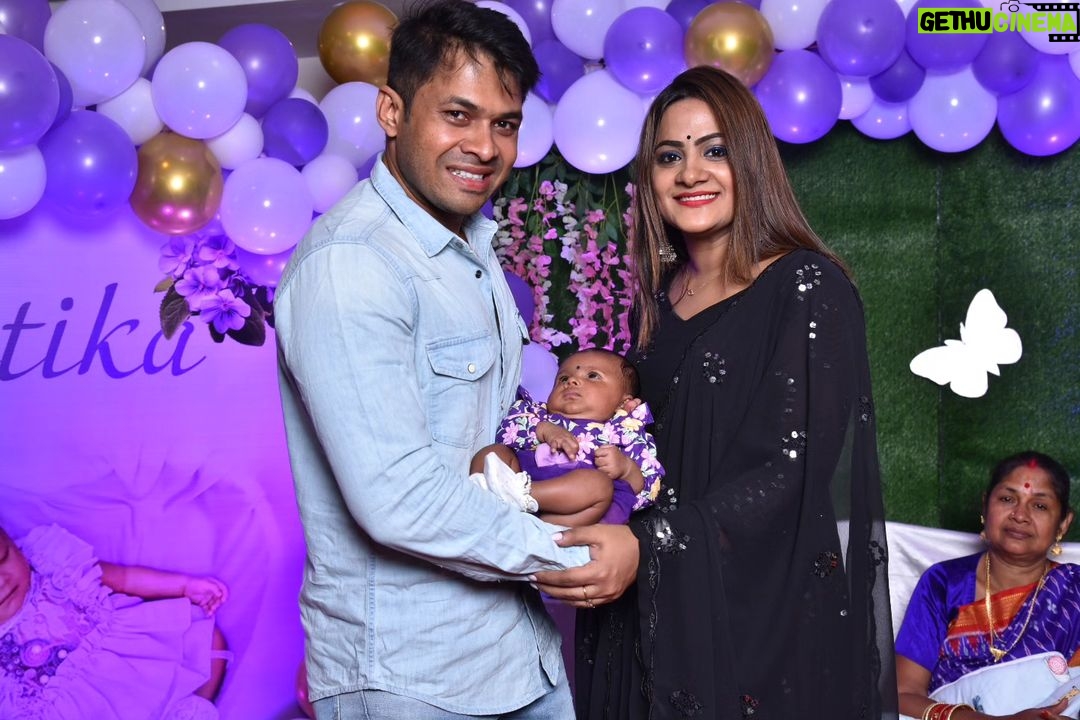 Elli Padhi Instagram - Clicks from my bhaniji Krtika welcoming party. We are so lucky to have you with us. This is just the beginning of your life and much more to come. Congratulations to nani @ellipadhi and bhaina @pandasrimay Proud Mamu ππππ And of course with 2 beauties, one more beauty is added. @rayelinasamantaray Utkal Vatika