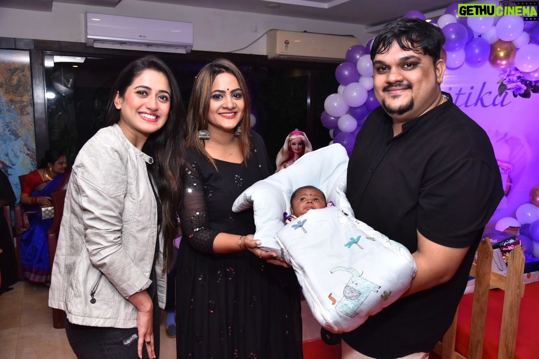 Elli Padhi Instagram - Clicks from my bhaniji Krtika welcoming party. We are so lucky to have you with us. This is just the beginning of your life and much more to come. Congratulations to nani @ellipadhi and bhaina @pandasrimay Proud Mamu ππππ And of course with 2 beauties, one more beauty is added. @rayelinasamantaray Utkal Vatika