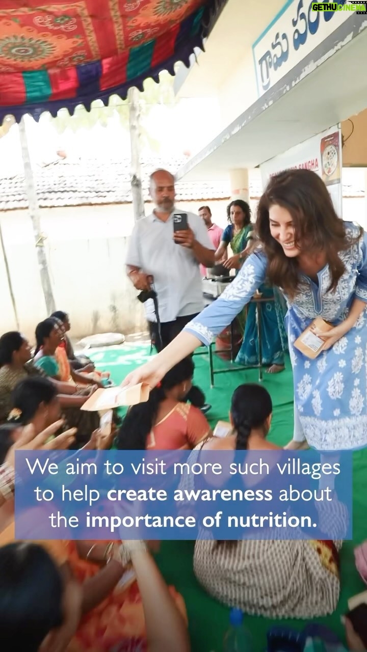 Elnaaz Norouzi Instagram - Hoping to educate more and more Women with the Rural Women’s Leadership Program 🙏🏼❤️ Special Thanks to @monk.chai @democratic_sangha @vibrantlivingbysridevijasti امروز به همراه یکی از متخصصین تغذیه به یکی از مناطق محروم هند اومدیم و تصمیم گرفتیم به خانم هایی که دچار سوءتغذیه و نا آگاه راجع به اهمیت غذاهای سالم هستند رو با روش های سالم خوری و تغذیه درست آشنا کنیم 😊 Telangana