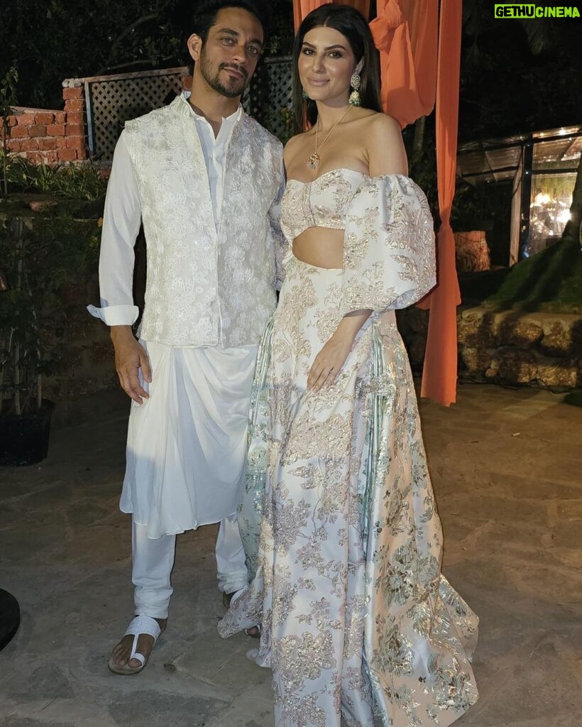 Elnaaz Norouzi Instagram - Congratulations my darling @rahuljhangiani and @shimulpatell 🩷 may your marriage be as beautiful as this wedding! Thank you for a beautiful time and I’m so happy I could be a part of your journey 💋 . . . . . Styled by @stylingbyvictor @sohail__mughal___ Outfit @shehlaakhan Accessories @swabhimannjewellery Assisted by @styledby_antara Location @casawaters #wedding #goa #rahulwedsshimul #love Casa Waters