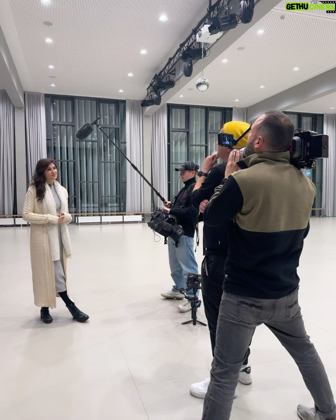 Elnaaz Norouzi Instagram - What a magical experience! 🥹 Two days back we went to my old school in #Hannover to shoot a bit for a small documentary ( about me for a prominent german Channel) and I just didn’t know what is awaiting me. The day was already so long and I was just exhausted by the time we reached my school… I met my former teacher and the head of school Mr Dr. Wendorf who I used to respect and love a lot and he gave me this Newspaper excerpt which apparently was kept in my files all of these years! He said: that’s very unusual , we don’t ever have any newspaper excerpts of any students but a teacher had kept that in your files…. There is so much to say about my time at @goetheeuropa10 but one thing I can say is that it was this school and its teachers that allowed me to be who I am today and paved the path to my success! Thank you for letting me grow my way 🥹❤️ Ich liebe euch und ihr seid die besten! #GoetheschuleHannover ی تجربه عالی! دو روز پیش برای انجام ی کاری رفتم به مدرسه قدیمی ام توی هانوفر 🥺 با معلم سابقم و رئیس مدرسه آقای دکتر وندورف صحبت کردم. بهم یک سری مدارک و تیکه های روزنامه دادن که توی این سال ها توی پرونده های من نگهداری می شد! بهم گفتن: این خیلی به ندرت پیش میاد اما معلمتون اینها رو توی پروندت نگه داشته. این مدرسه و معلما بودن که به من اجازه دادند تا همانی باشم که امروز هستم🙃 ممنون که به من اجازه دادید تا مسیری که دوست دارم رو برم ❤️ Gymnasium Goetheschule Hannover
