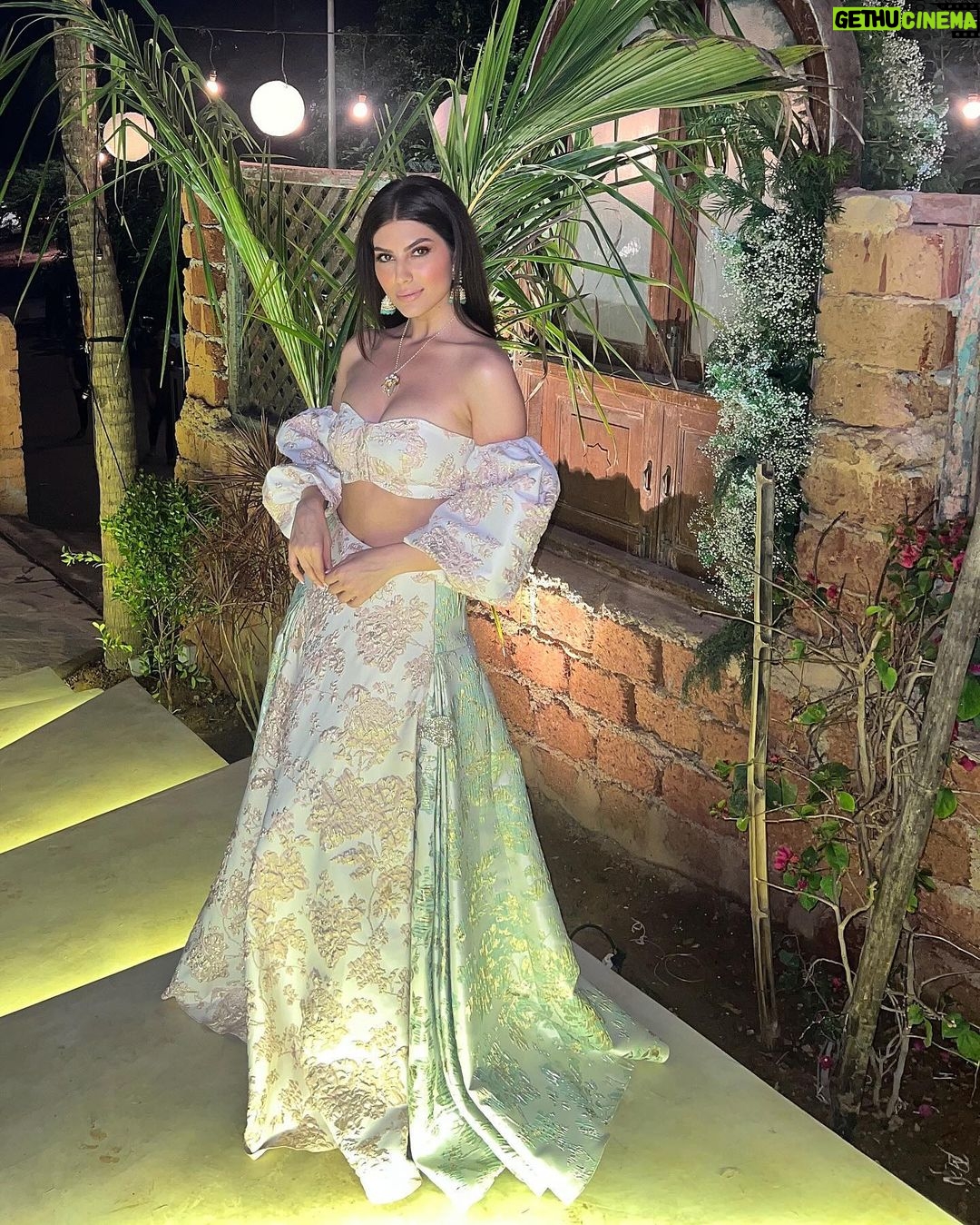 Elnaaz Norouzi Instagram - Congratulations my darling @rahuljhangiani and @shimulpatell 🩷 may your marriage be as beautiful as this wedding! Thank you for a beautiful time and I’m so happy I could be a part of your journey 💋 . . . . . Styled by @stylingbyvictor @sohail__mughal___ Outfit @shehlaakhan Accessories @swabhimannjewellery Assisted by @styledby_antara Location @casawaters #wedding #goa #rahulwedsshimul #love Casa Waters
