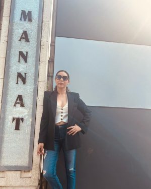 Gauri Khan Instagram - The main door of your home is the entry point for your family and friends. So the name plate attracts positive energy… we chose a transparent material with glass crystals that emit a positive, uplifting and calm vibe. #GauriKhanDesigns