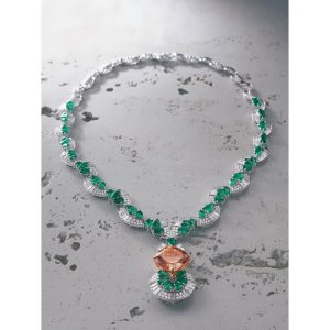 Gauri Khan Instagram - Celebrating the best of Indian fashion at #NMACC. Chose this beautiful necklace called ‘A Playful Meander’ from Zoya’s magnificent collection Beyond - a lovely example of the best of Indian craftsmanship translated into contemporary design. Zoya celebrates the feminine with panache. Diamonds and emeralds are crowned with a 12 carat morganite to show the moods of the mighty Indus. A nice complement to the beautiful sari by Manish Malhotra.

@zoyajewels 
@manishmalhotra05
@manishmalhotraworld 
@cloverconnect.in

#Beyond #BoundlessJourney #Journey #Zoya #ZoyaATATAproduct