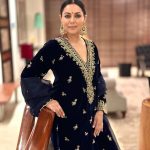 Gauri Khan Instagram - Always handy to have a photographer friend around… Thank u @avigowariker!!! Festive mood Outfit @sureenachowdhri Styled @bottomlinemedia 📸 @avigowariker