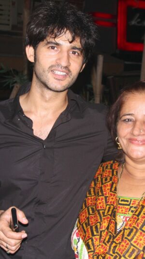 Gauri Pradhan Tejwani Instagram - Happy Mother’s Day to all .. stay blessed .🤗🤗
#hitentejwani #gpradhan #mothersday #love #gratitude #family