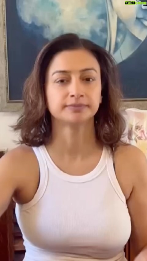 Gauri Pradhan Tejwani Instagram - EYE TAPPING-best exercise to start with for puffy eyes!👁️👁️👁️ #OorjaByGauri #faceyoga #pranayam #meditation #antenatalyoga #mentalhealth #holistichealth