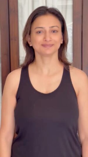 Gauri Pradhan Tejwani Instagram - Air Movement!
Again very easy to do..so it to the count of 20-3 sets..can even do it with water or oil.