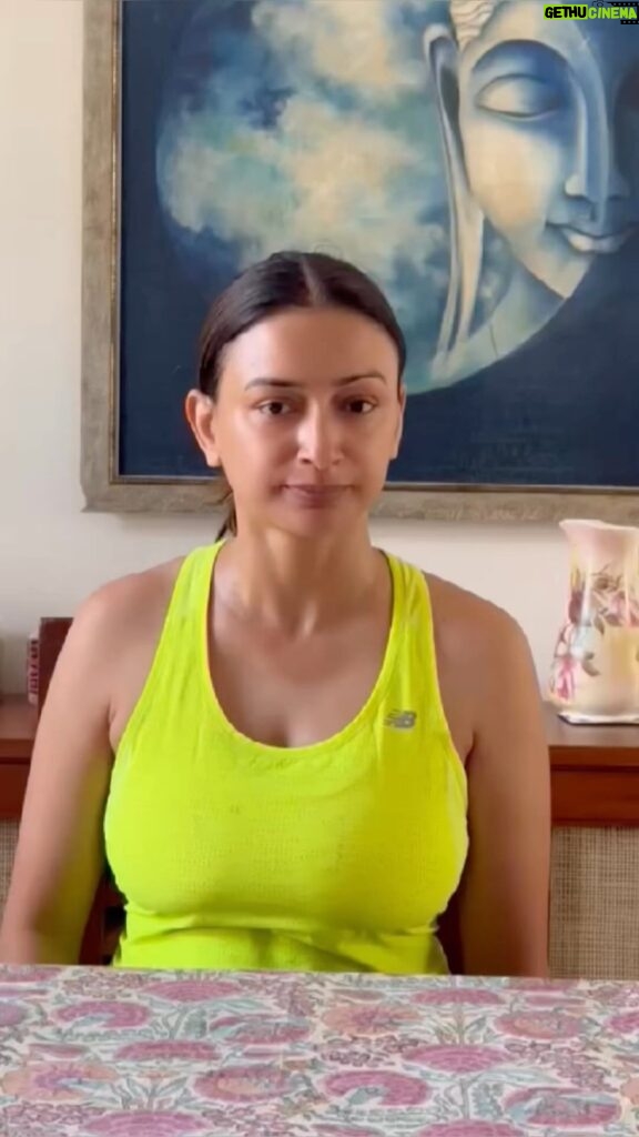 Gauri Pradhan Tejwani Instagram - THE SNAKE! This exercise is great for stiff neck,droopy eyes/eyebrows,jaw issues and many other facial issues. #OorjaByGauri #faceyoga #pranayam #meditation #antenatalyoga #holistichealth #youthfulskin #glowingskin