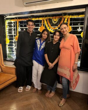 Gauri Pradhan Tejwani Instagram - Happy Diwali 🪔