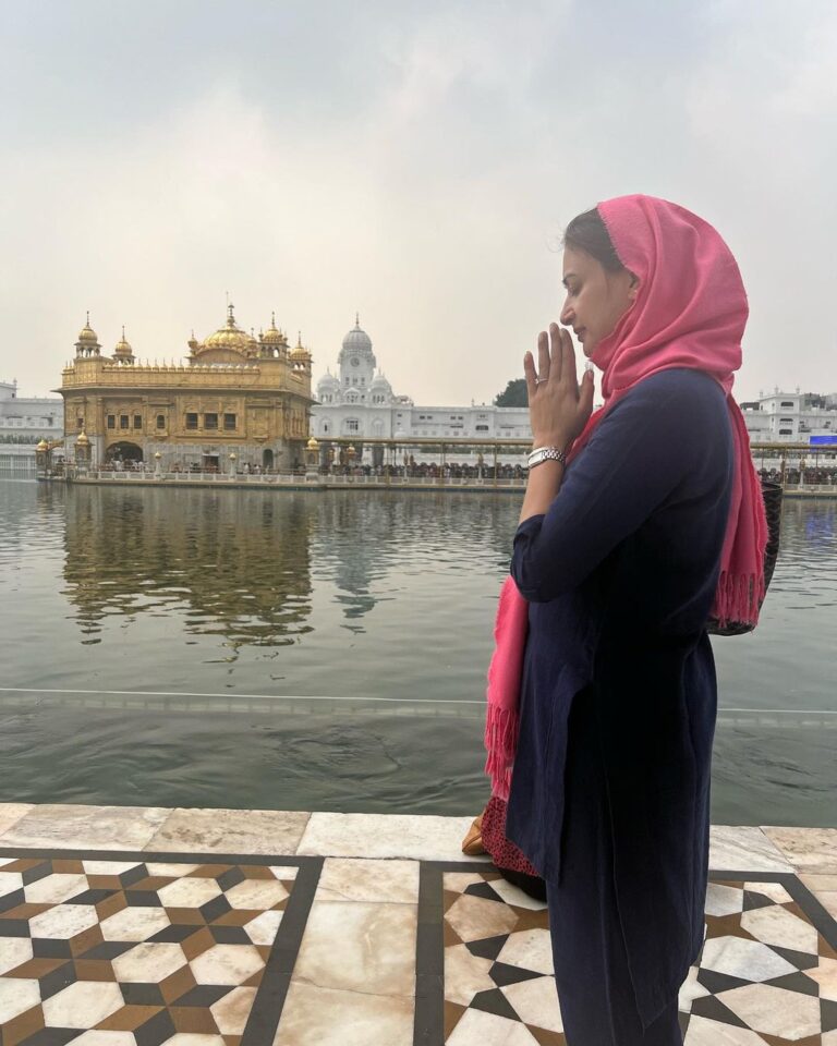 Gauri Pradhan Tejwani Instagram - Satnam Shri Waheguru 🙏 …#goldentemple #amritsar