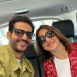 Gauri Pradhan Tejwani Instagram - Caption this .. #hitentejwani #gpradhan #love #gratitude #tuesday #goodvibes #travel #srinagar Mumbai - मुंबई