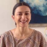 Gauri Pradhan Tejwani Instagram - Excellent for Nasolabial Lines..please don’t forget to apply cream before you start! #OorjaByGauri #faceyoga #pranayam #meditation #antenatalyoga #holistichealth