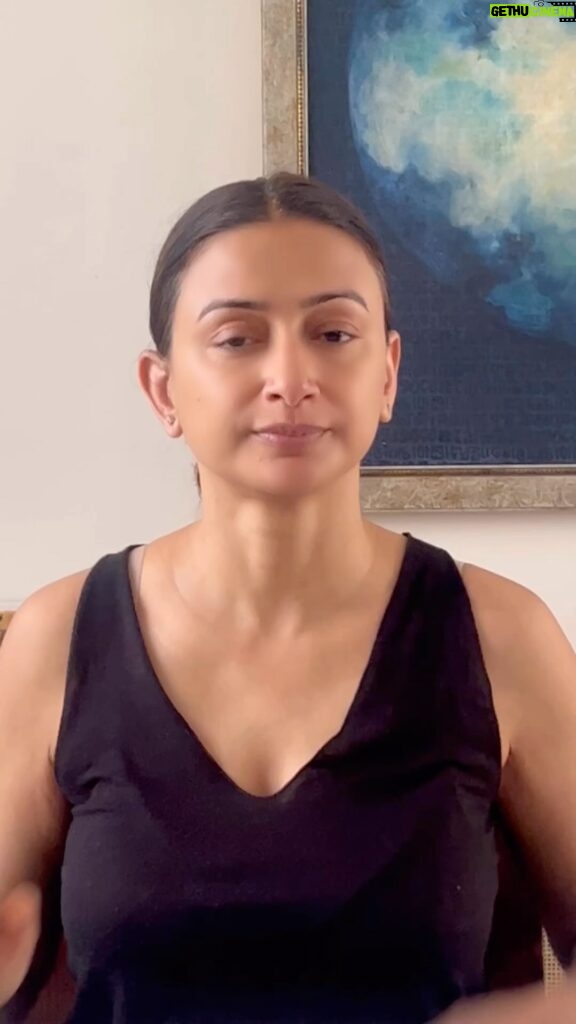 Gauri Pradhan Tejwani Instagram - DO YOU HAVE ANGRY LINES???😡 Want to get rid of 11 lines or angry lines,then try this easy exercise! #OorjaByGauri #faceyoga #pranayam #meditation #antenatalyoga #holistichealing