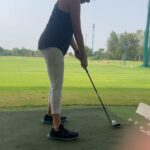 Gauri Pradhan Tejwani Instagram – Slow and steady wins the race!! 🏌️‍♀️⛳️

#golf #golfing #golfrange #gurugram #skyline