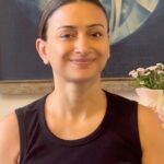 Gauri Pradhan Tejwani Instagram - Get rid of your smile lines! Excellent exercise for nasolabial or smile lines! Do it 6. times on each side. #OorjaByGauri #faceyoga #pranayam #meditation #antenatalyoga #mentalhealthcouncelling #holistichealth