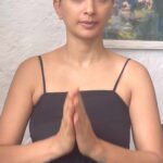Gauri Pradhan Tejwani Instagram – Neck Shaper
Excellent exercise for loose skin on the neck,illusion of a double chin and neck lines!!!do this at least 20 times covering the entire neck.
#OorjaByGauri #neckexercise #faceyoga #pranayam #meditation #antenatalyoga #mentalhealthcounseling #holistichealth