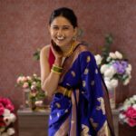 Gautami Deshpande Instagram - Wearing blue…and not feeling blue 🥰 #gautamideshpande #reelsinstagram #trending #trendingreels #cute #happy #traditional #saree #blue #sareelove