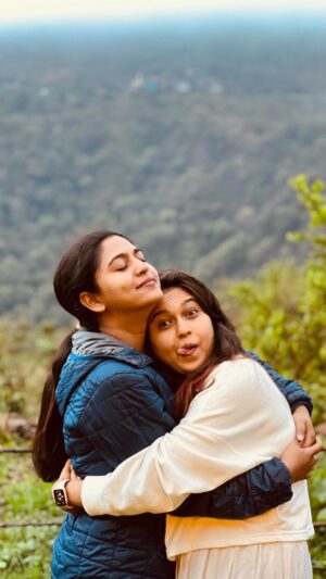 Gautami Deshpande Instagram - None of us are sure why are we fighting. 
Can siblings relate to this?
You know whom to tag 🤪

#siblings #love #sisterlove #sister #gautamideshpande #mrunmayeedeshpande #fighting #love #cute