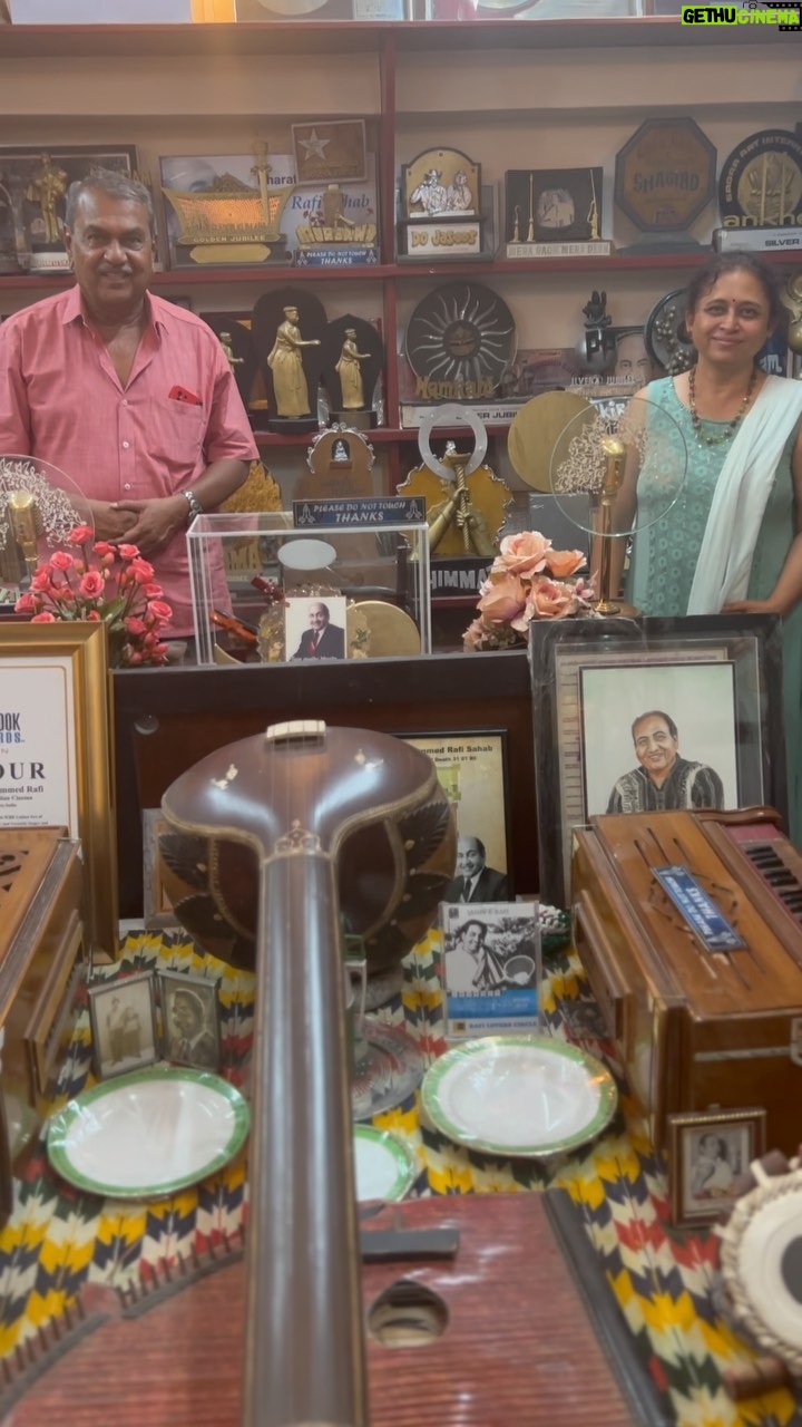 Gautami Deshpande Instagram - Rafi Sahaab…..Our only God 🙏 It’s been 43 years after his sad demise. Remembering him today…. Sharing few memories when Me and Taai @mrunmayeedeshpande gave my mom and dad surprise visit to Rafi Mansion for their 40th anniversary! They both were overwhelmed and actually cried. They both actually worship rafi Sahab. Thanks everyone who helped us for this visit. #rafi #mohommadrafi #music #god