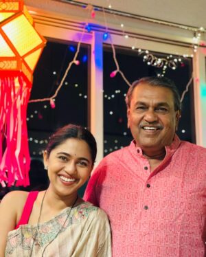 Gautami Deshpande Instagram - Family… 
@swapnilrao11 
@swanandtendulkar 
@gautamideshpandeofficial 
@kaivalya.deshpande 
@nishantdeshpande11