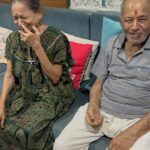Gautami Deshpande Instagram - प्रिय आजोबा पत्रास कारण कि , आज तुमच्या आयुष्याच्या तिसऱ्या अंकाचा पडदा पडला ! आज माझ्या आजोबांची , आईच्या मामाचा बाबांची , आज्जीच्या प्रेमळ नवऱ्याची, उत्तम भावाची, आदर्श मुलाची अशा सगळया भूमिका असलेलं तुमच तीन अंकी नाटक इथेच संपलं ..... पण आजोबा काय सांगू तुम्हाला ....इतक्या कमाल वठवल्यात तुम्ही सगळ्या भूमिका ! प्रत्येक भूमिकेच वेगळेपण जपलं तुम्ही ... कथानक पण काय सुंदर आणि नाट्यमय होतं हो नाटकाचं .... सुरूवात झाली ती स्वतःचे वडील जाण्यापासून .... नंतर आईचा पुनर्विवाह ....नवीन कुटुंबामध्ये प्रवेश .... नवीन भावांचं सक्ख्यानपेक्षा जास्त प्रेम ....तुमच्यासारख्या handsome नायकाला साजेल अशा सुंदर नायिकेचा आयुष्यात प्रवेश .....नायकाचं नाटकाविषयाचं प्रेम ....लग्न ..... दोन गोड़ मुलांचा जन्म .... सारंच कथानक एखाद्या फिल्म ला लाजवेल असा .... तुमचे एक एक प्रवेश पण काय लाजवाब आजोबा ... "एखाद्याचं नशीब" म्हणत एक सुंदर नायिका आयुष्यात अली ...नकळत पणे मनाचे धागे जुळत गेले . मग " याला जीवन ऐसे नाव" म्हणत तुम्ही पुढे गेलात ... "अशी पाखरे येति" म्हणत संसार सुरु झाला .... "नाटककराच्या शोधात तुम्ही सहा पात्र" फिरत गेलात ....पुढे "शेहेनशाह" बनून तुम्ही "नटसम्राट" असल्याचा दाखवून दिलंत .... दुःखांकडे पाठ फिरवत हसतमुखानं "तो मी नव्हेच " म्हणत राहीलात .... असे आयुष्याचे खरे खुरे "किमयागार " ठरलात ..... "चाणक्य " बुद्धीने सतत आरोग्यक्षेत्राला योगदान देत आलात .... तीन अंक कुठे कसे संपले कळलंच नाही ..... प्रेक्षक प्रत्येक नाटकातून काही ना काही घेऊन जातो ... यातून काय बरोबर घेऊन जाऊ अन काय नको असा वाटतंय .... त्यामुळे हे नाटकच आता सोबत ठेवणारोत आयुष्यभर .... तुम्ही आता मात्र शांत व्हा ....दमला असाल तुम्ही .... आता खऱ्या अर्थानी पडदा पडला आहे ...नाटक संपल्यानंतर तो तुमच्यातला नट आता शांत आणि समाधानी आहे .... तुमच्यातला हा 'नट " आम्ही आमच्यात आयुष्यभर जागा ठेवू .... अन तुमच्या 10% तरी चांगुलपणा आणि सकारात्मकता आमच्यात यावी अशी प्रार्थना करू .... तुमच्याच एका प्रवेशातल हे वाक्य ....झालेत बहू ,असतील बहू , होतील बहू ,पण या सम हा ....!! रंगदेवतेला वंदन करून हा तीन अंकी प्रवेशाचा पडदा पडला असं जाहीर करते....अन त्या नटसम्राटास पुन्हा एकदा वंदन करते .... तुमची नात आणि तुमची फॅन गौतमी . #missing #atpeace #love #prayer