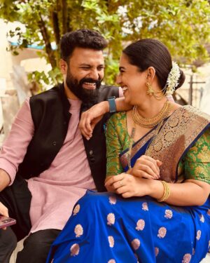 Gautami Deshpande Instagram - Final photo dump from Kartiki’s wedding! 
@swapnilrao11 @gautamideshpandeofficial @swanandtendulkar 
#wedding #weddingday #photodump #family #happyface 
Pc - @swanandtendulkar @nishantpvt3 @nishantdeshpande11