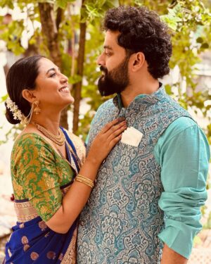 Gautami Deshpande Instagram - Final photo dump from Kartiki’s wedding! 
@swapnilrao11 @gautamideshpandeofficial @swanandtendulkar 
#wedding #weddingday #photodump #family #happyface 
Pc - @swanandtendulkar @nishantpvt3 @nishantdeshpande11