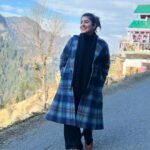 Geetika Mehandru Instagram – Pahadon mei ❤️💫

#himalya #soja #jibhi #potd #winter #christmas