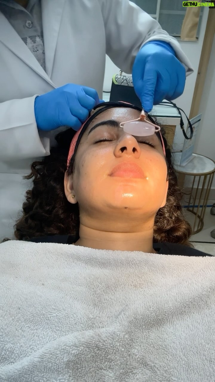 Geetika Mehandru Instagram - Discover the secret to flawless, radiant skin without pigmentation! β¨ Microneedling is my go-to thanks to Dr. Swati β transforming my skin journey! @geetikamehandru @facetheticsbeauty π #glowingskin #microneedlingmagic #skincarejourney #reelitfeelit #reelkarofeelkaro Delhi, India