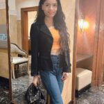 Gehana Vasisth Instagram – Ghar se niklte hi , kuchh door chalte hi … 
Mai coffee peeney baith gai … hahahaga big #coffeelover #coffee #gehanavasisth
