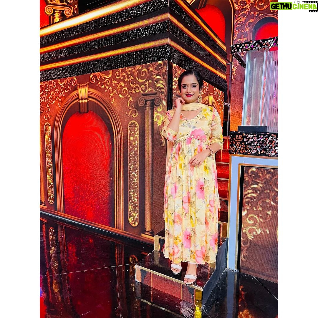 Gopika Anil Instagram - 💛💛 #startmusic #asianet #santhwanam #anjali #shivanjali #pictureoftheday #instagood #instapic #instagood