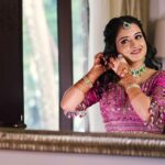 Gopika Anil Instagram - The joy of wearing the best ! ♥️ Thankyou so much @pureallure.in for adding more elegance with ur precious polka kundan jewels on my special day ! . 💄 nizanmakeovers ♥️ Mehendi @_brown_tint ♥️ 📸 @mouseartcochin ♥️ 👗 @jazaashdesignstudio ♥️ . #polkakundan #jewels #pureallure #pureallurebride #jazaashdesignstudio #pictureoftheday #engagementseries #gopikaanil