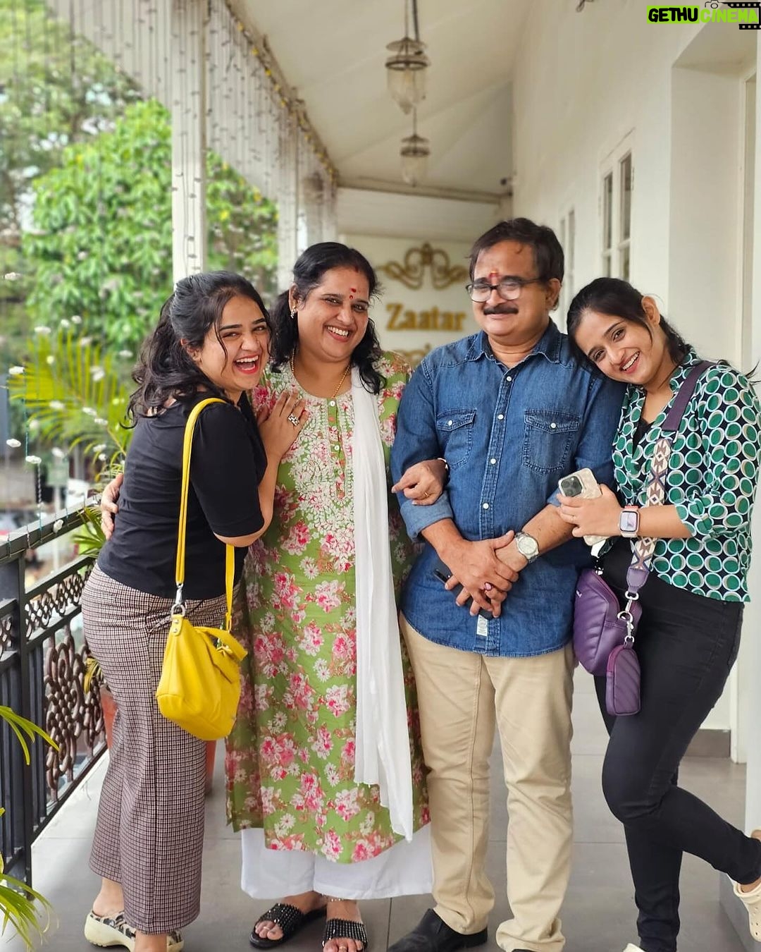 Gopika Anil Instagram - Being part of a family means smiling for photos ! 😍♥️ . #family #mine #purelove #unconditionallove #precious #home