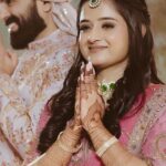 Gopika Anil Instagram - Painting the town pink, a bridal fairytale towards the precious day💍👰 The most awaited bride @gops_gopikaanil Handsome groom @padmasoorya Groom costume @infiniti_groom_concepts Mua @nizanmakeovers Jewellery @pureallure.in Mehandi @_brown_tint #jazaash #reels #reelsvideo #jazaashdesigns #celebrity #celebritybride #bridesofindia #bridesofkerala #royalbride #beauty #fashion #love #loveislove #aestheticbride #gorgeousbride #lehengafashion #indianwedding #wedding
