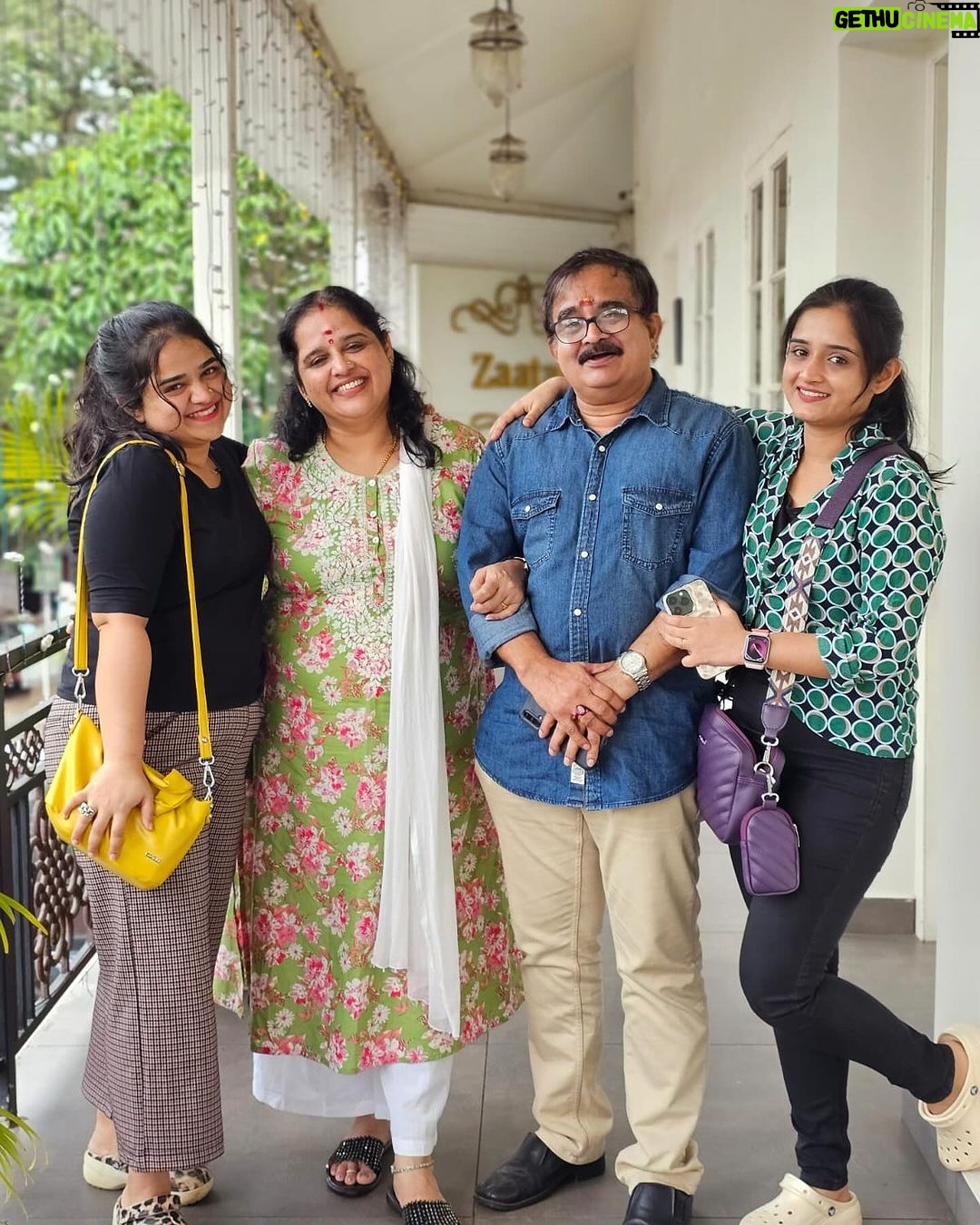 Gopika Anil Instagram - Being part of a family means smiling for photos ! 😍♥️ . #family #mine #purelove #unconditionallove #precious #home