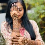 Gopika Anil Instagram – Pretty hands of gorgeous @gops_gopikaanil 

.
. 
.
.
.
.
.
. 
.
#celebrity #actress #celebrityhenna
#mehndi #simplemehendi #bridalmehndi #partyhenna #hennainspire #hennainspo #hennalove #picoftheday #bridalhenna #hennaartist #simplehenna #bridemaids #mehndi2023 #keralabride #artistsoninstagram #hennatatto #wedding #indianbride #worldhennaforall #mehndilove #bridalhennaartist #mehendidesign #mehandidesign #hennalookbook #trendymehndidesigns #newhenna #hennafun