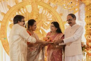 Gopika Anil Instagram - Happy to share that we are getting engaged today on this auspicious day of ASHTAMI. This is a family initiated relationship that slowly blossomed as we interacted with each other.

You all have always owned and supported us like your own family. Your love is our strength. Seeking your prayers and blessings as we move on to an important milestone in our lives.

Lots of love,

Govind Padmasoorya
Gopika Anil

ഞങ്ങൾ വളരെ സന്തോഷത്തോടുകൂടിയാണ് ഇതു നിങ്ങളുമായി പങ്കുവെയ്ക്കുന്നത്. ഇന്ന് അഷ്ടമി ദിനത്തിൽ ശുഭമുഹൂർത്തത്തിൽ ഞങ്ങളുടെ വിവാഹ നിശ്ചയമാണ്. വീട്ടുകാരുടെ നിർദ്ദേശപ്രകാരം കണ്ടുമുട്ടിയ ഞങ്ങളുടെ ഹൃദയബന്ധം സാവകാശം പൂവിടുകയായിരുന്നു. നിങ്ങൾ എന്നും ഞങ്ങളെ സ്വന്തം കുടുംബാംഗത്തെപോലെ ആണ് ചേർത്തുപിടിച്ചിട്ടുള്ളത്. 
നിങ്ങളുടെ ഈ സ്നേഹം തന്നെയാണ്  ഞങ്ങളുടെ ഊർജ്ജവും. ഞങ്ങളുടെ ഒരുമിച്ചുള്ള ഈ കാൽവെപ്പിൽ നിങ്ങളുടെ എല്ലാവിധ പ്രാർത്ഥനയും അനുഗ്രഹവും ഉണ്ടായിരിക്കും എന്ന വിശ്വാസത്തോടെ

 സസ്നേഹം
ഗോവിന്ദ് പത്മസൂര്യ
 ഗോപിക അനിൽ