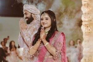 Gopika Anil Instagram - Happy to share that we are getting engaged today on this auspicious day of ASHTAMI. This is a family initiated relationship that slowly blossomed as we interacted with each other.

You all have always owned and supported us like your own family. Your love is our strength. Seeking your prayers and blessings as we move on to an important milestone in our lives.

Lots of love,

Govind Padmasoorya
Gopika Anil

ഞങ്ങൾ വളരെ സന്തോഷത്തോടുകൂടിയാണ് ഇതു നിങ്ങളുമായി പങ്കുവെയ്ക്കുന്നത്. ഇന്ന് അഷ്ടമി ദിനത്തിൽ ശുഭമുഹൂർത്തത്തിൽ ഞങ്ങളുടെ വിവാഹ നിശ്ചയമാണ്. വീട്ടുകാരുടെ നിർദ്ദേശപ്രകാരം കണ്ടുമുട്ടിയ ഞങ്ങളുടെ ഹൃദയബന്ധം സാവകാശം പൂവിടുകയായിരുന്നു. നിങ്ങൾ എന്നും ഞങ്ങളെ സ്വന്തം കുടുംബാംഗത്തെപോലെ ആണ് ചേർത്തുപിടിച്ചിട്ടുള്ളത്. 
നിങ്ങളുടെ ഈ സ്നേഹം തന്നെയാണ്  ഞങ്ങളുടെ ഊർജ്ജവും. ഞങ്ങളുടെ ഒരുമിച്ചുള്ള ഈ കാൽവെപ്പിൽ നിങ്ങളുടെ എല്ലാവിധ പ്രാർത്ഥനയും അനുഗ്രഹവും ഉണ്ടായിരിക്കും എന്ന വിശ്വാസത്തോടെ

 സസ്നേഹം
ഗോവിന്ദ് പത്മസൂര്യ
 ഗോപിക അനിൽ