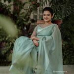 Gopika Anil Instagram - 💚 Saree- @jazaashdesignstudio 💚 Makeup n hair- @abilashchickumakeupartist 💚 Pc - @vysakhvyga_official . #ootd #outfitoftheday #organzasaree #loveforsaree #pastelshades #pictureoftheday #jazaashdesignstudio #photoshoot