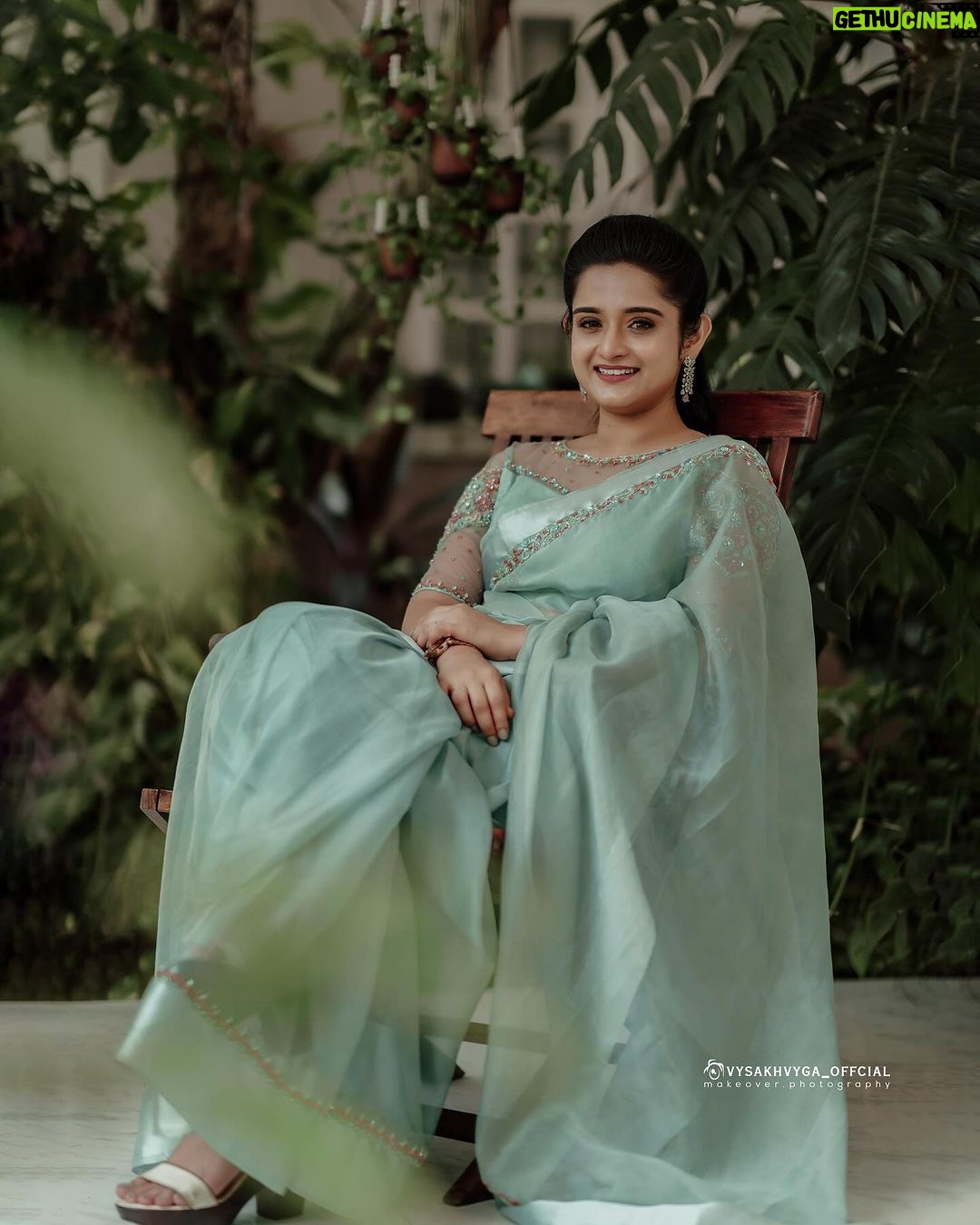 Gopika Anil Instagram - 💚 Saree- @jazaashdesignstudio 💚 Makeup n hair- @abilashchickumakeupartist 💚 Pc - @vysakhvyga_official . #ootd #outfitoftheday #organzasaree #loveforsaree #pastelshades #pictureoftheday #jazaashdesignstudio #photoshoot