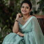 Gopika Anil Instagram - 💚 Saree- @jazaashdesignstudio 💚 Makeup n hair- @abilashchickumakeupartist 💚 Pc - @vysakhvyga_official . #ootd #outfitoftheday #organzasaree #loveforsaree #pastelshades #pictureoftheday #jazaashdesignstudio #photoshoot