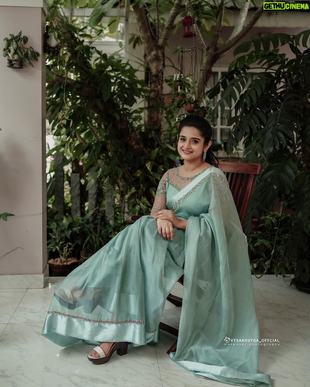 Gopika Anil Instagram - Immersed in the beauty of this outfit ! π Saree- @jazaashdesignstudio π Makeup n hair- @abilashchickumakeupartist π Pc - @vysakhvyga_official . #ootd #outfitoftheday #organzasaree #loveforsaree #pastelshades #pictureoftheday #jazaashdesignstudio #photoshoot