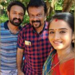 Gopika Anil Instagram - ഗോപിക അനിൽ എന്ന വ്യക്തിയെ അഞ്ജലി എന്ന രീതിയിൽ ഇത്രയും ജനകീയമാക്കി മാറ്റിയത്, കുടുംബ പ്രേക്ഷകർക്ക് ഇത്രയും ഇഷ്ടമുള്ള ഒരാൾ ആക്കി മാറ്റിയത് സാന്ത്വനം എന്ന സീരിയൽ ആണ്. അതിന്റെ കഥയാണ്. അതിലെ കഥാപാത്രമാണ്. അത് അവതരിപ്പിച്ച രീതിയാണ്. അതിന്റെ ഫുൾ ക്രെഡിറ്റ് ആദിത്യൻ സാറിനാണ്. അദ്ദേഹം പലപ്പോഴും സെറ്റിൽ ഈ സാന്ത്വനം എന്ന സീരിയൽ ക്രിയേറ്റ് ചെയ്യുന്നത് കണ്ടിട്ട് അത്ഭുതത്തോടെ ഇരുന്നിട്ടുണ്ട്. മൂന്നുവർഷത്തോളം ആയിരം എപ്പിസോഡുകളോളം റേറ്റിംഗ് ഒട്ടും പുറകോട്ട് പോകാതെ ഇത് ക്രിയേറ്റീവ് ആയി കൊണ്ടുപോവുക എളുപ്പമുള്ള കാര്യമല്ല. സെറ്റിൽ ഇരിക്കുമ്പോൾ എത്ര വിഷമ ഘട്ടം ആണെങ്കിലും പ്രശ്നമുള്ള സമയം ആണെങ്കിലും സാറിന്റെ ആക്ഷൻ കേൾക്കുമ്പോൾ കിട്ടുന്ന എനർജി വേറെ എവിടെയും കിട്ടാറില്ല. അവസാനമായിട്ട് ആ സെറ്റിൽ നിന്ന് തിരിച്ചു വരുമ്പോൾ എല്ലാവിധ ആശംസകളും എന്ന് പറഞ്ഞ് സാറ് കൈ തന്നിട്ടാണ് ഞാൻ അവിടുന്ന് പിരിയുന്നത് പക്ഷേ ഇനി അവിടെ തിരിച്ചുപോകുമ്പോൾ സാറില്ല എന്നത് ഉൾക്കൊള്ളാൻ പോലും പറ്റുന്നില്ല. ഇപ്പോഴും ആ ഫാക്ട് മനസ്സ് അംഗീകരിക്കുന്നില്ല. അടുത്ത ഷെഡ്യൂളിൽ കാണാം എന്ന് പറഞ്ഞാണ് പിരിഞ്ഞത്. അങ്ങനെ ഒരു കൂടിക്കാഴ്ച ഇനി ഉണ്ടാവില്ല എന്ന് ഓർക്കുമ്പോൾ ആകെ ഒരു മരവിപ്പ് അനുഭവപ്പെടുന്നു. വേദനയോടെ, പ്രാർത്ഥനയോടെ 🙏🏻