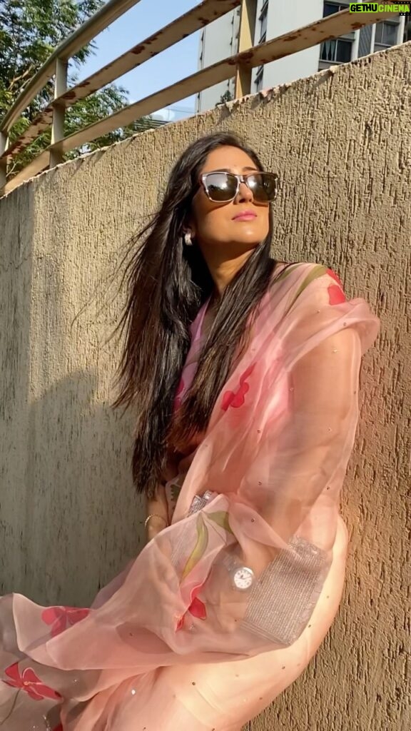 Gungun Uprari Instagram - The saree makes a girl look sexy, gorgeous yet graceful all at the same time 💕 Iam in love with this sari @thepeachsummer 🤗 🎥 @photovideo_creator Makeup @shradha17_makeupartist #sareeinspiration #sareedraping #sareelove #sareelover #sareelove😍 #sareegram #redsaree #bluesaree #sareeindia #sareefashion #sari #actor #actorslife #trending #trendingreels #instagood #instagram #insta #gungunuprari #gucci #accessories #beautiful