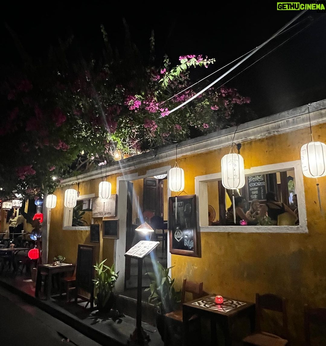 Gungun Uprari - 21.8K Likes - This evening is as brief as the twinkling of an eye yet such twinklings is what eternity is made of 🤩
Beautiful evening @oldtownhanoi #vietnam
@mothoian lotus tea 🪷 ☕️
Very comfortable & beautiful dress
@kharakapas 🌸
.
.
.
#evening #lights #lake #lanterns #calm #beautiful #bright .