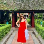 Gungun Uprari Instagram - “The world is a book and those who do not travel read only one page.” ❤️ @vandanalalwani777 . . . . #vietnam #vietnamtravel #travel #travelphotography #freinds #happiness 🌸