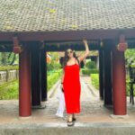 Gungun Uprari Instagram - “The world is a book and those who do not travel read only one page.” ❤️ @vandanalalwani777 . . . . #vietnam #vietnamtravel #travel #travelphotography #freinds #happiness 🌸